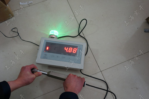 ���@Ť������